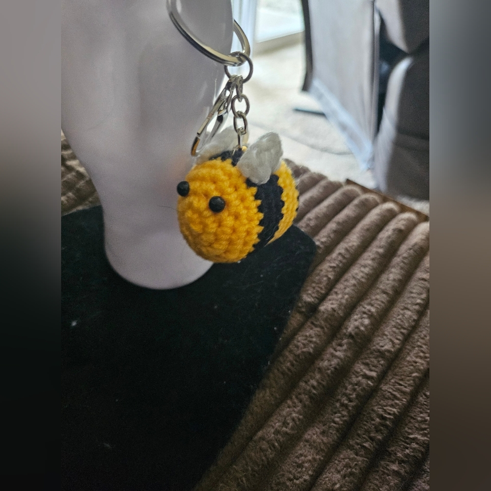 Crochet Bee Keychain – Cute & Cozy Accessory